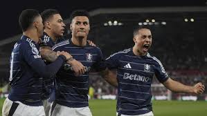 队捧起奖杯 队捧起奖杯