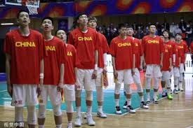 峻的背景下 峻的背景下